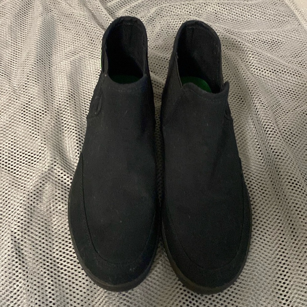 Sanuk black new never wirn